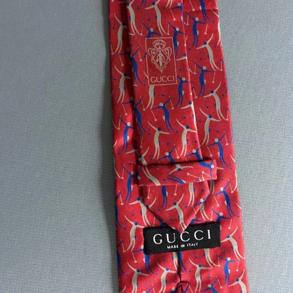 Gucci Tie Red Skier Novelty Silk Italy Vintage Skiing Winter Holidays‎